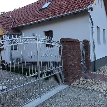 Fazekas Vendeghaz Hotel Balatonkeresztúr Buitenkant foto