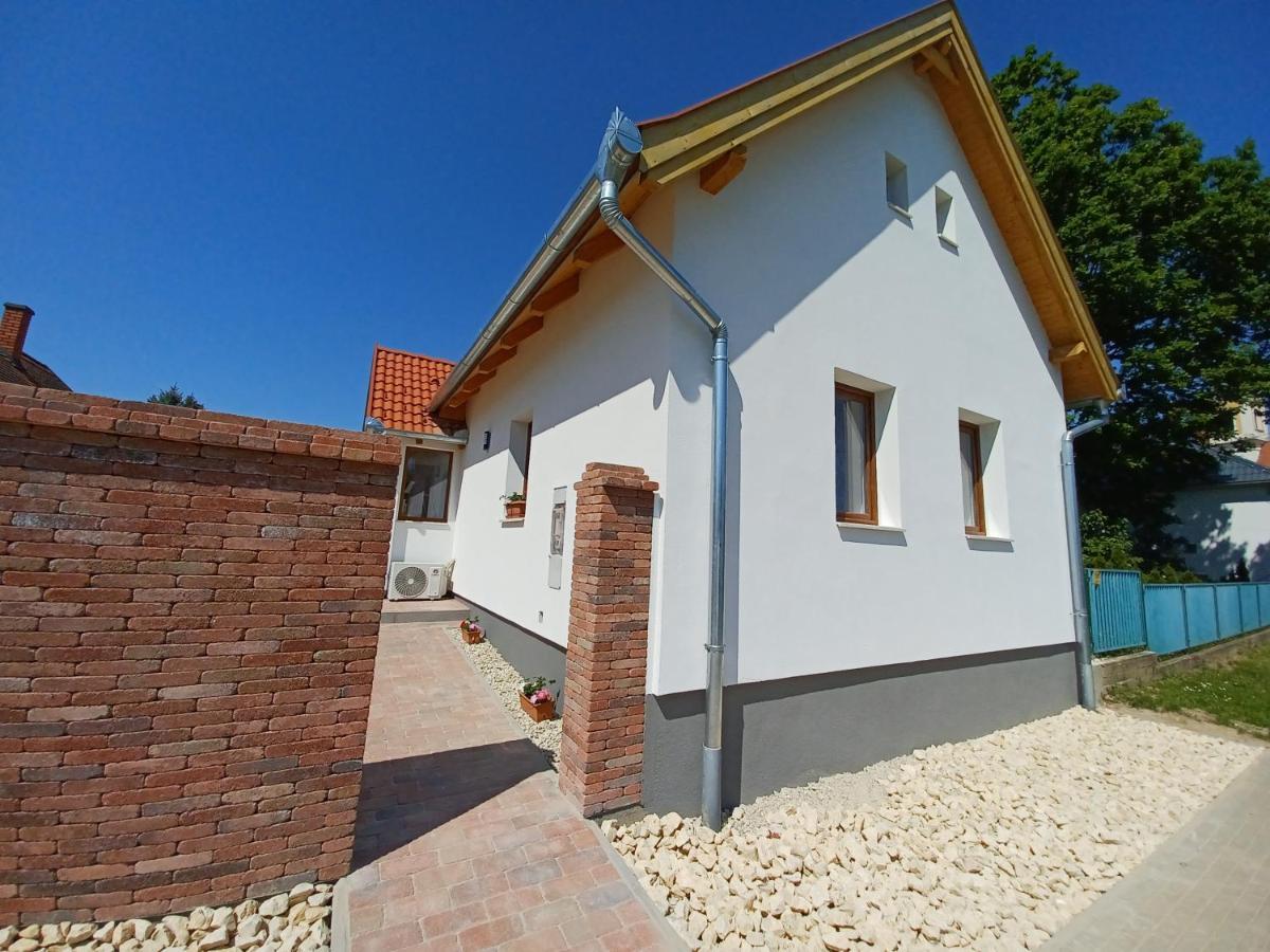 Fazekas Vendeghaz Hotel Balatonkeresztúr Buitenkant foto