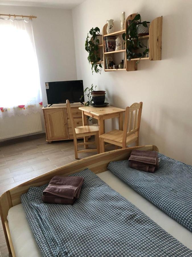 Fazekas Vendeghaz Hotel Balatonkeresztúr Buitenkant foto