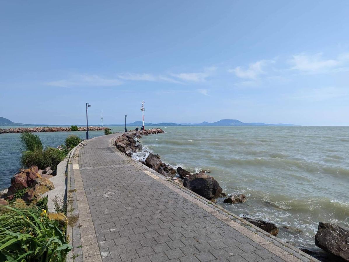 Fazekas Vendeghaz Hotel Balatonkeresztúr Buitenkant foto