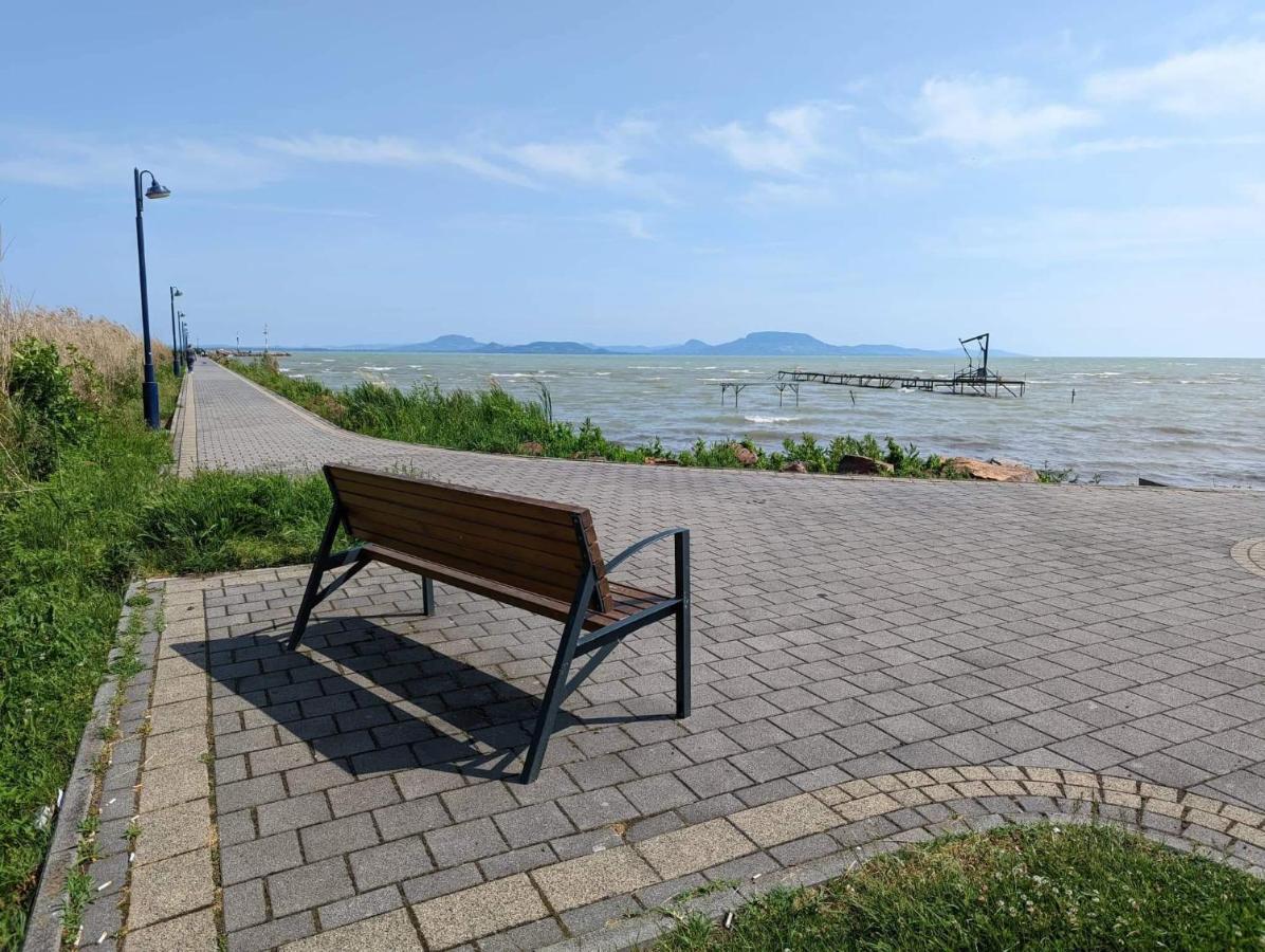 Fazekas Vendeghaz Hotel Balatonkeresztúr Buitenkant foto
