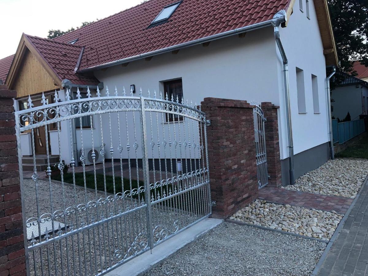 Fazekas Vendeghaz Hotel Balatonkeresztúr Buitenkant foto