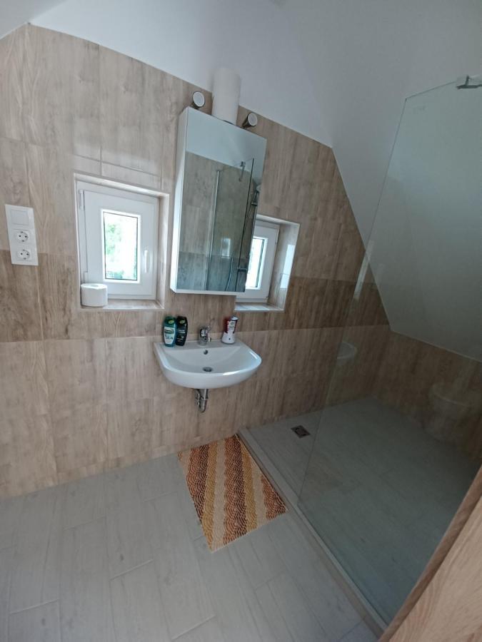 Fazekas Vendeghaz Hotel Balatonkeresztúr Buitenkant foto
