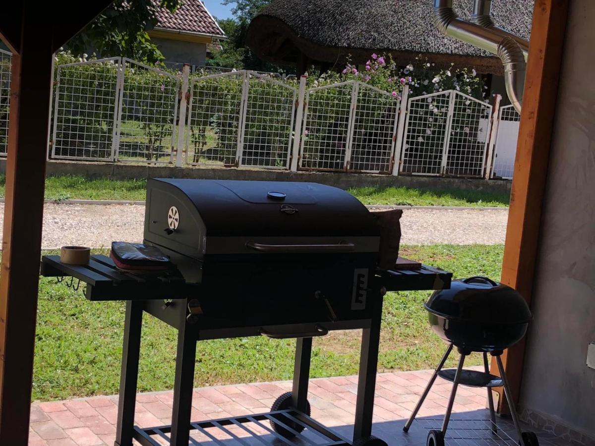 Fazekas Vendeghaz Hotel Balatonkeresztúr Buitenkant foto