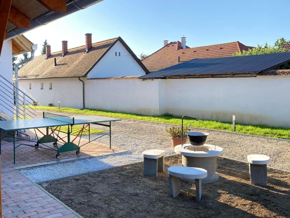 Fazekas Vendeghaz Hotel Balatonkeresztúr Buitenkant foto